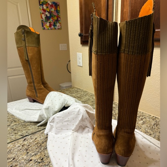 Fairfax and Favor Regina Suede Knee High boots Tan/Olive Sz 11. Discontinued New - Picture 4 of 9
